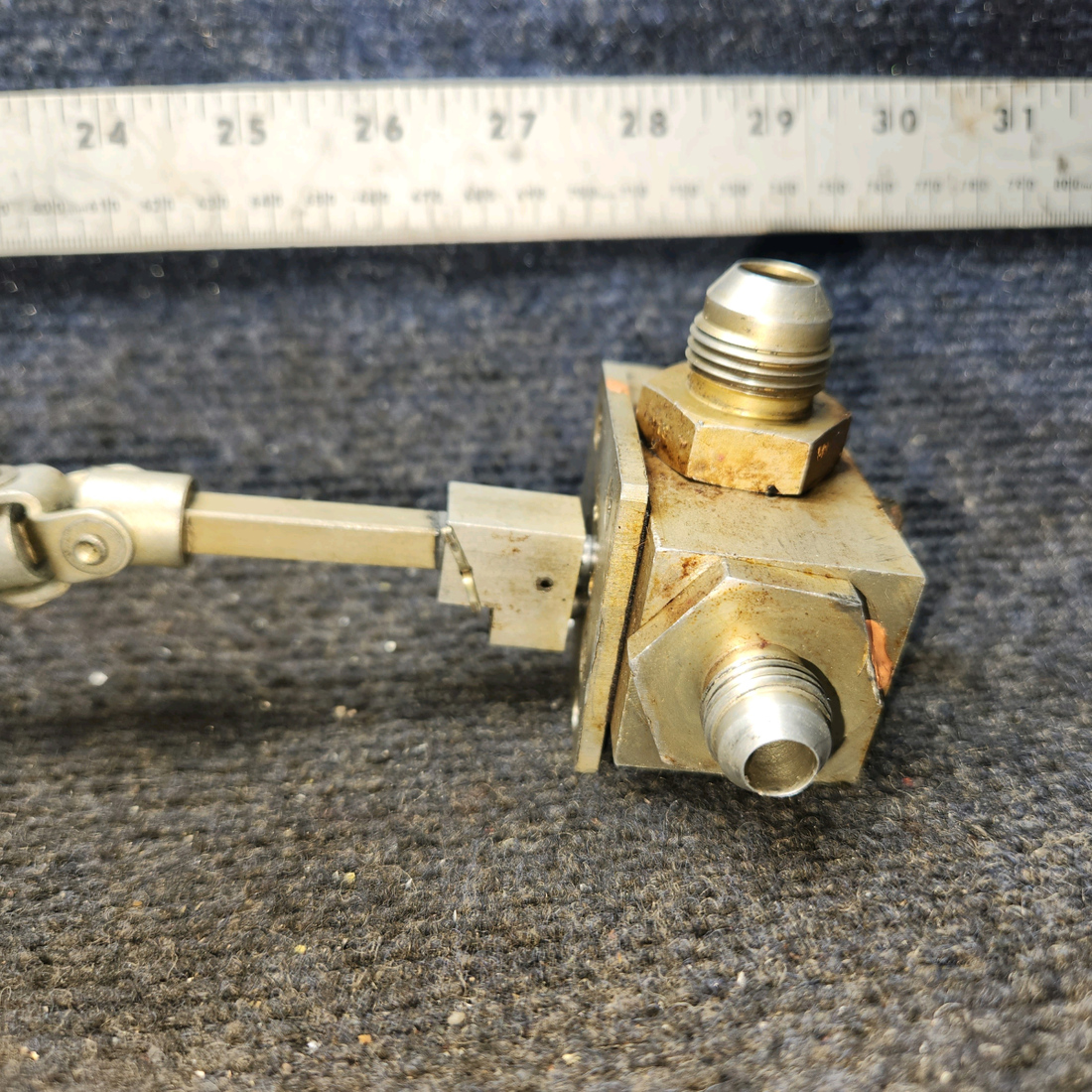 Used aircraft parts for sale, 0513120-6 Cessna 172E Selector Valve Assembly with Shaft, Handle