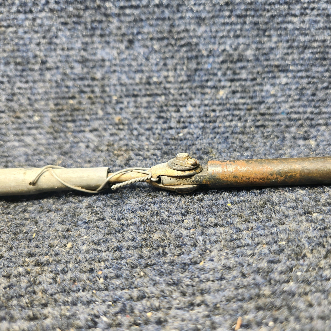 Used aircraft parts for sale, 96-420033-11 BEECHCRAFT 95-55B Cabin Door Latch Tube  w/ Pin