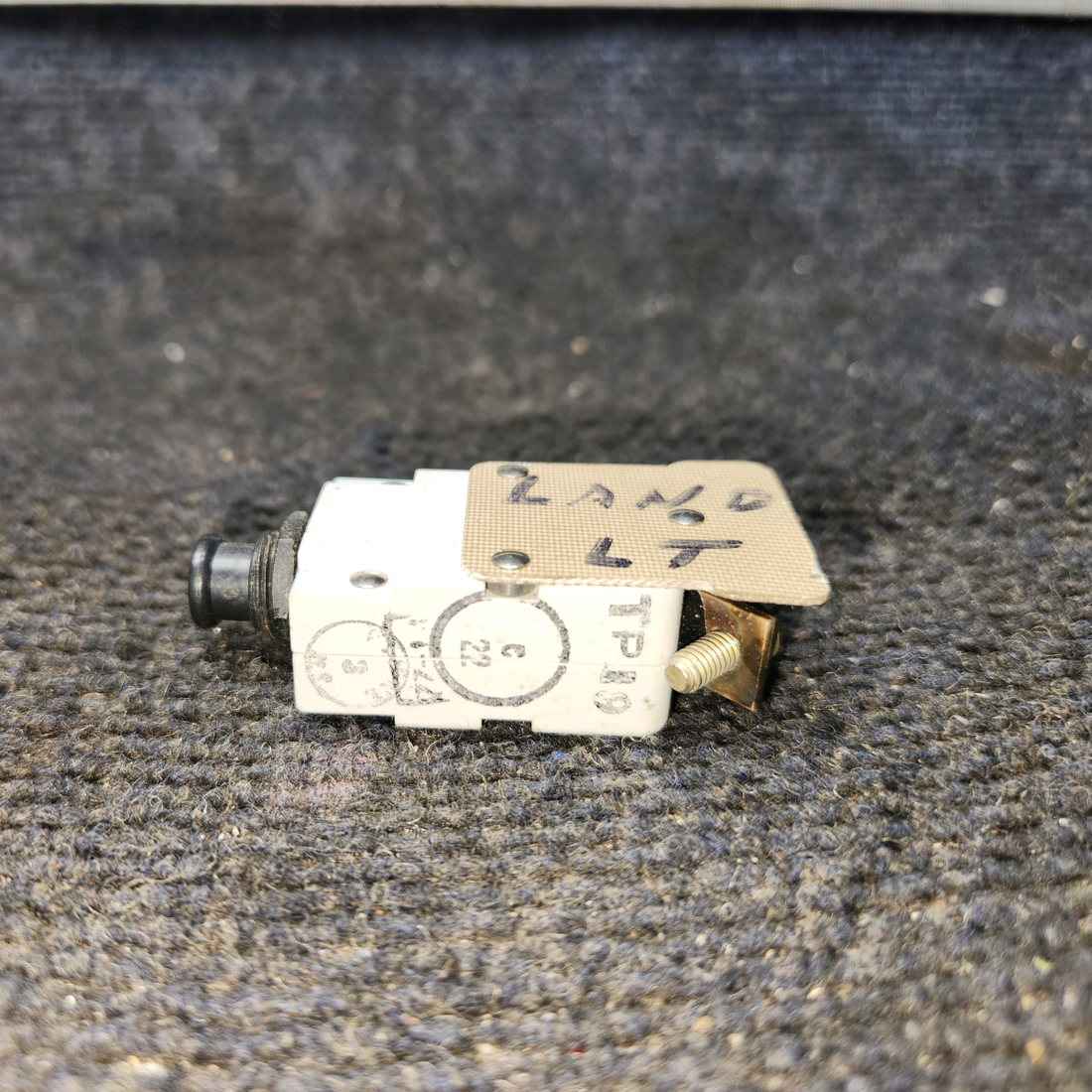 Used aircraft parts for sale, 700-013-20 Cessna 172E Single Phase Circuit Breaker - 20 amps