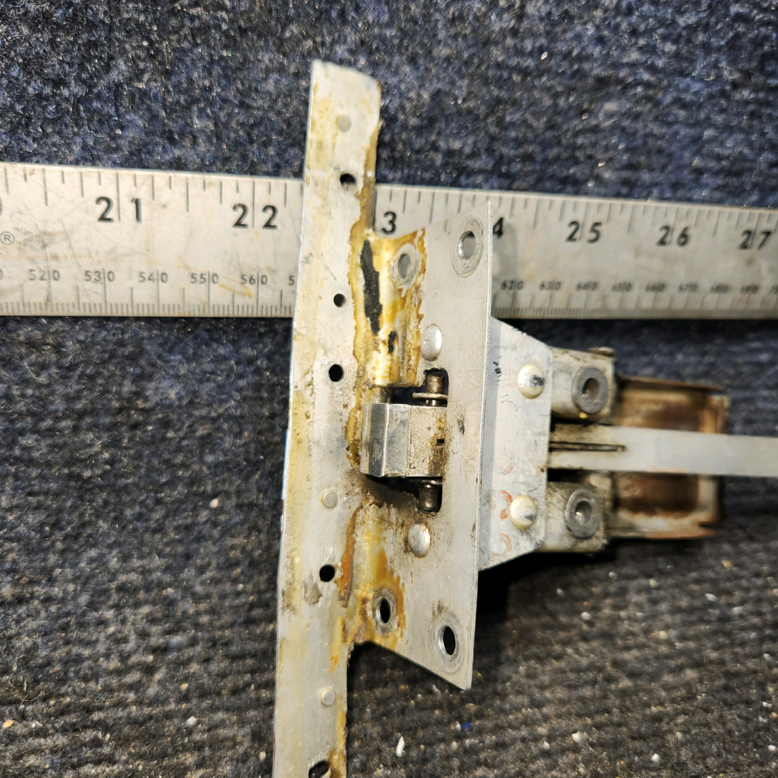 Used aircraft parts for sale, 0511112-18 Cessna 172E Cabin Door Latch Assembly