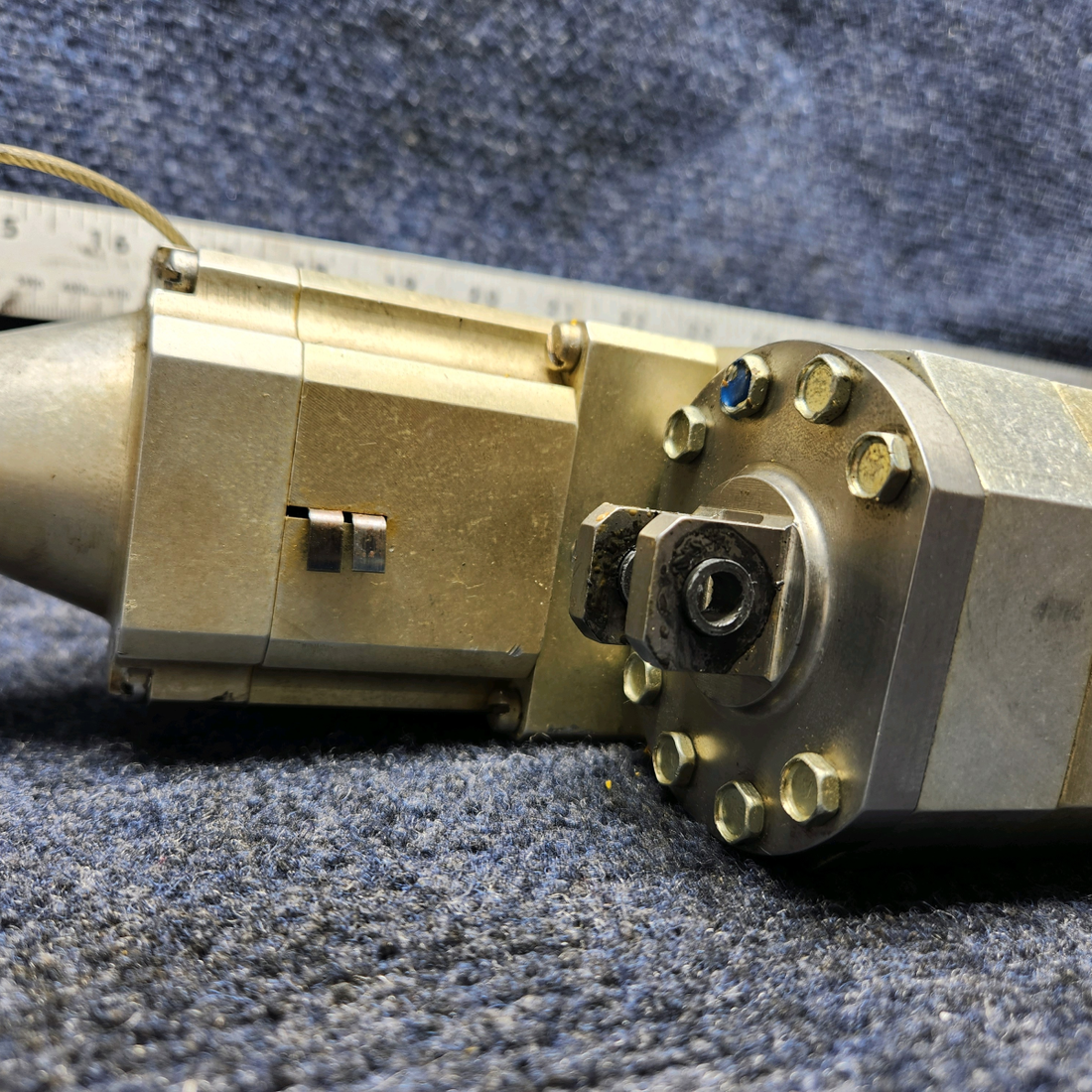 Used aircraft parts for sale, 560254-501 Vickers 102000-1 MOONEY M20J VICKERS LINEAR LANDING GEAR ACTUATOR (12V, 55A)