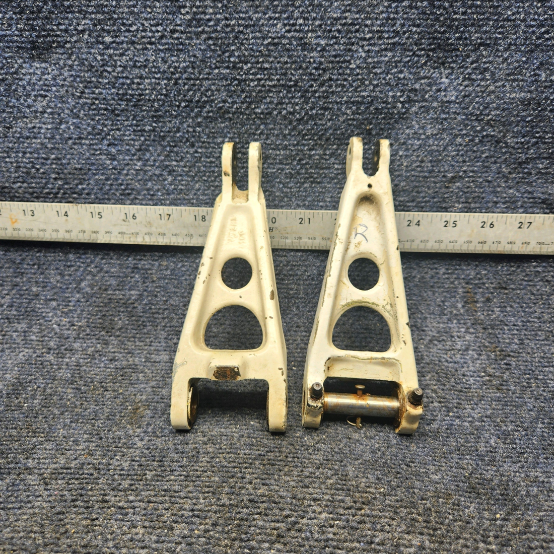 Used aircraft parts for sale, 35-815194-5 Beechcraft F33A MAIN GEAR TORQUE KNEE LOWER PRICE PER EACH