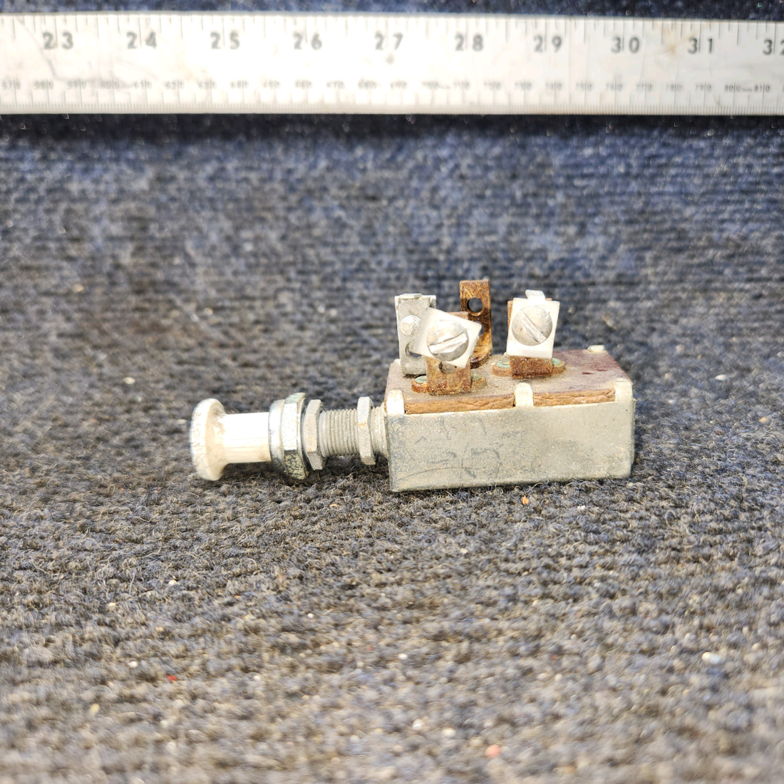 Used aircraft parts for sale, 0713035 Cessna 172F 3-Position Landing/Taxi Light Pull Switch - OFF/ON/ON