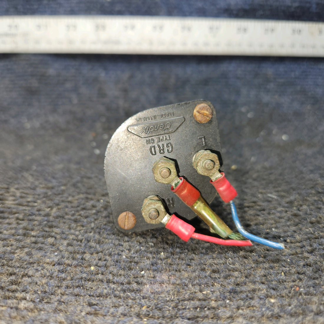 Used aircraft parts for sale, 10-357290-1 A Bendix Piper PA-28-140 Ignition Switch with Key