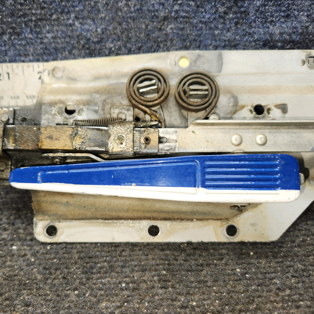 Used aircraft parts for sale, 0711061-5 Cessna 182G Cabin Door Latch Assembly RH