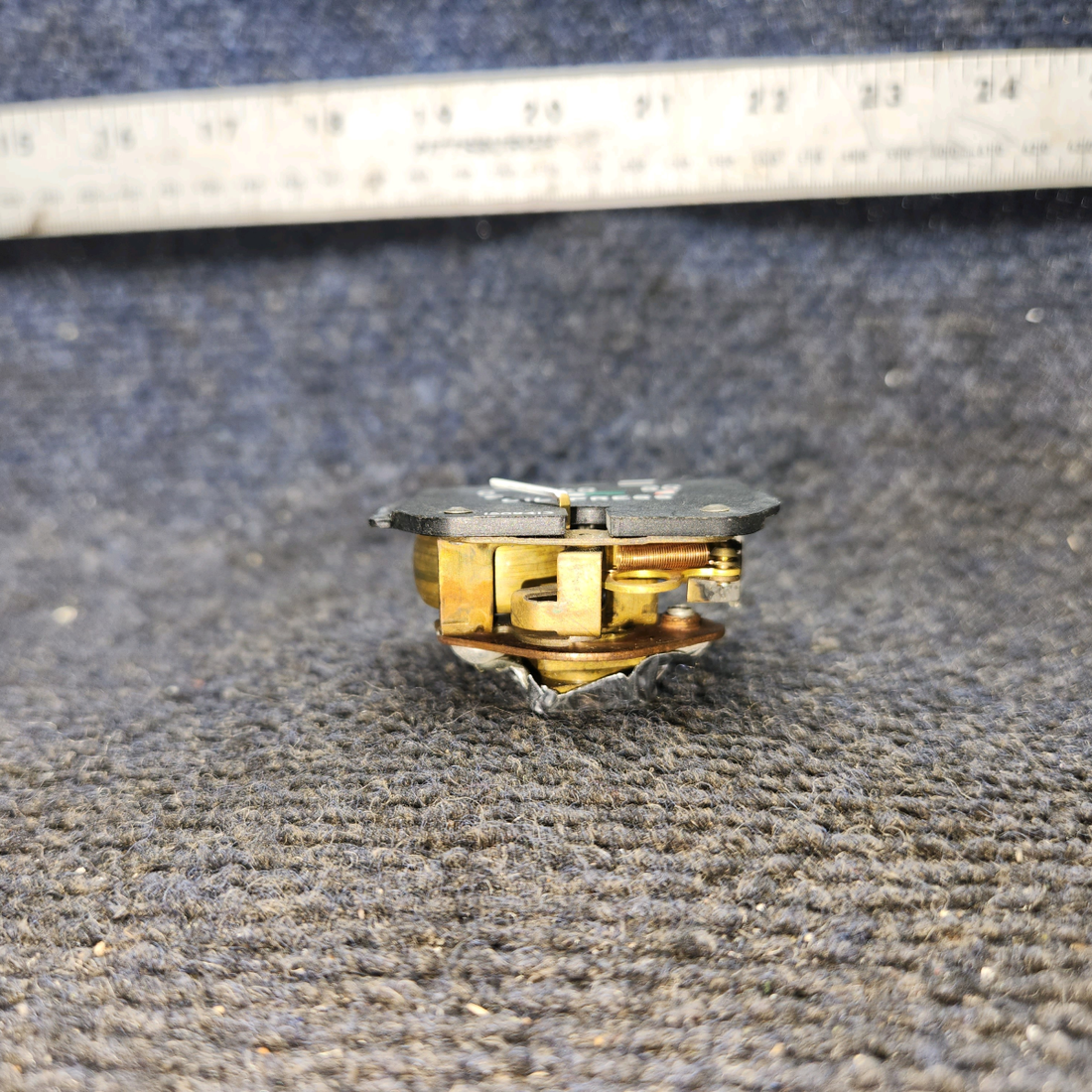 Used aircraft parts for sale, 1509413 Continental, Lycoming Oil Press Indicator