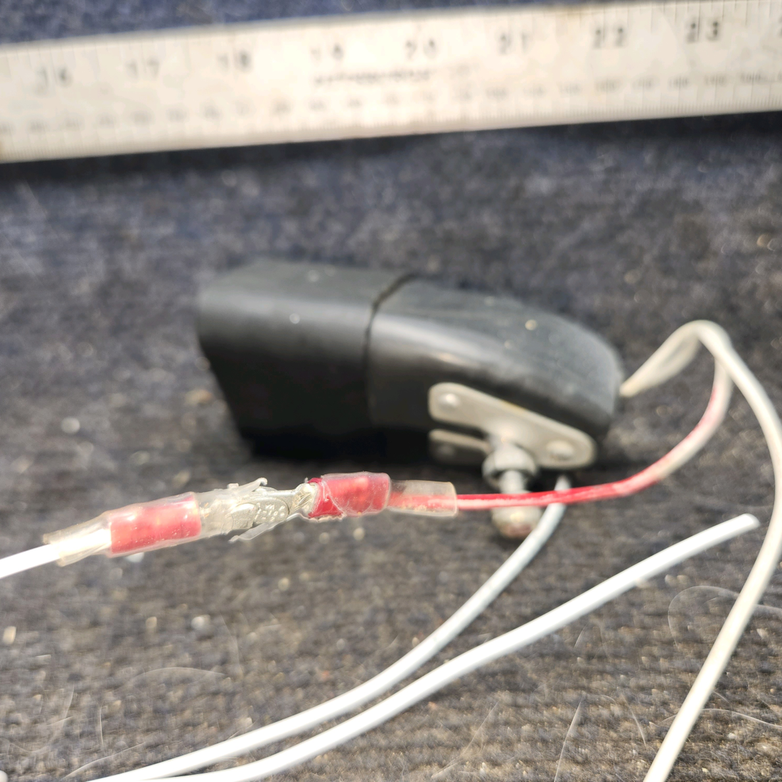 Used aircraft parts for sale, 1470089-14 cessna 172N Map Light Assembly