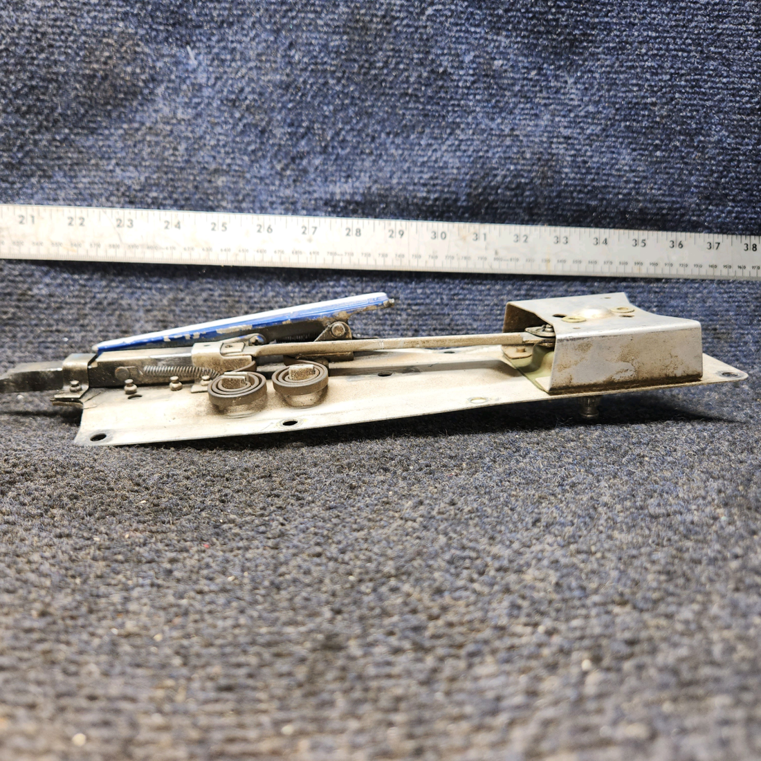 Used aircraft parts for sale, 0711061-6 Cessna 182G Cabin Door Latch Assembly LH