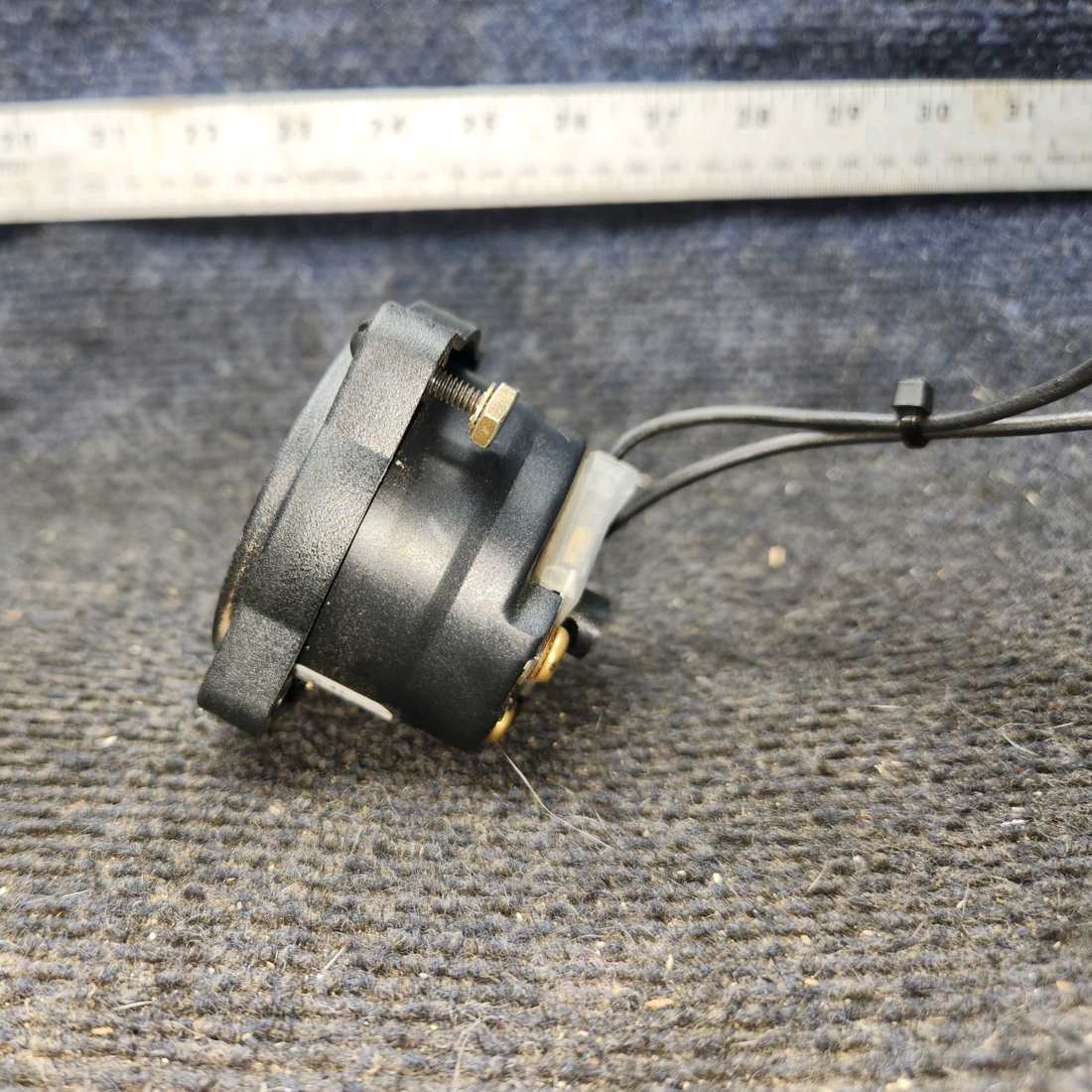 Used aircraft parts for sale, 100690 Datcon 873-IB cessna 172k Hour Meter Indicator – 12/24V, 333.2 Hours