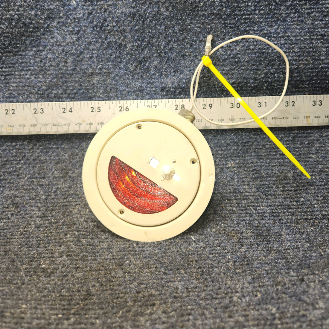 Used aircraft parts for sale, 572-582 Piper PA28-140 Panel Light Assembly (Volts: 14)