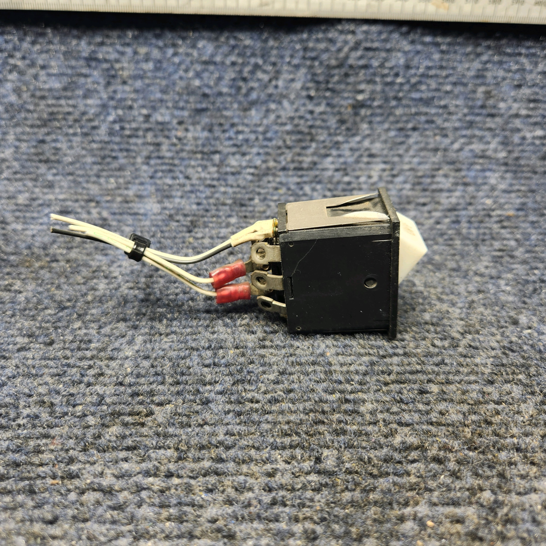 Used aircraft parts for sale, 688-296 PIPER PA28-161 Warrior III BATT MASTR ROCKER SWITCH