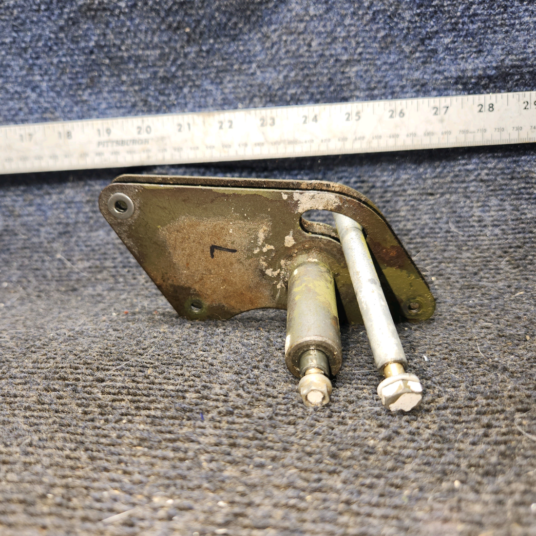 Used aircraft parts for sale, 0523223-2 cessna 172N Aileron Bellcrank Assembly – RH
