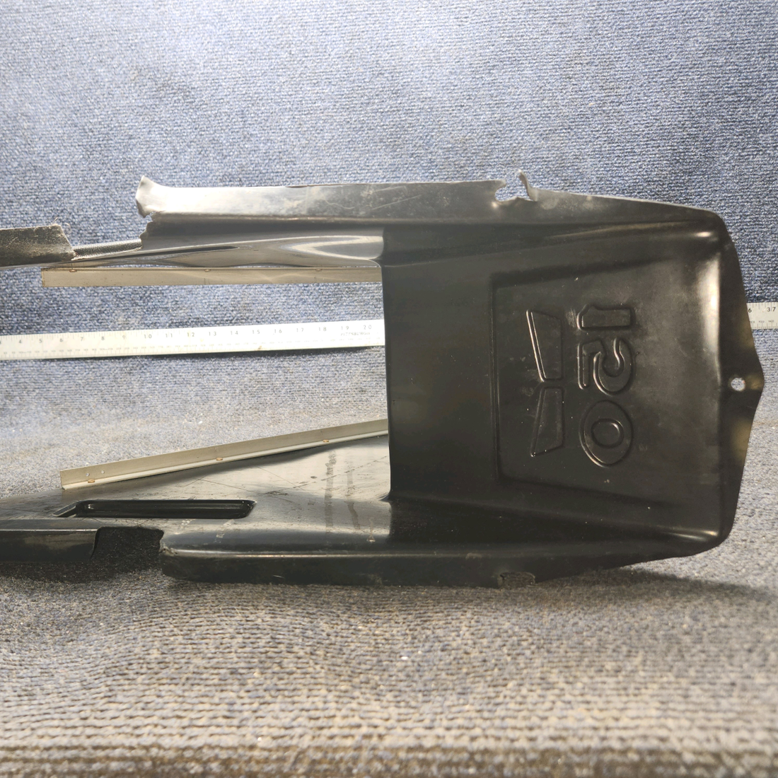 Used aircraft parts for sale, 0411004-1 cessna 150G Center Console Cover
