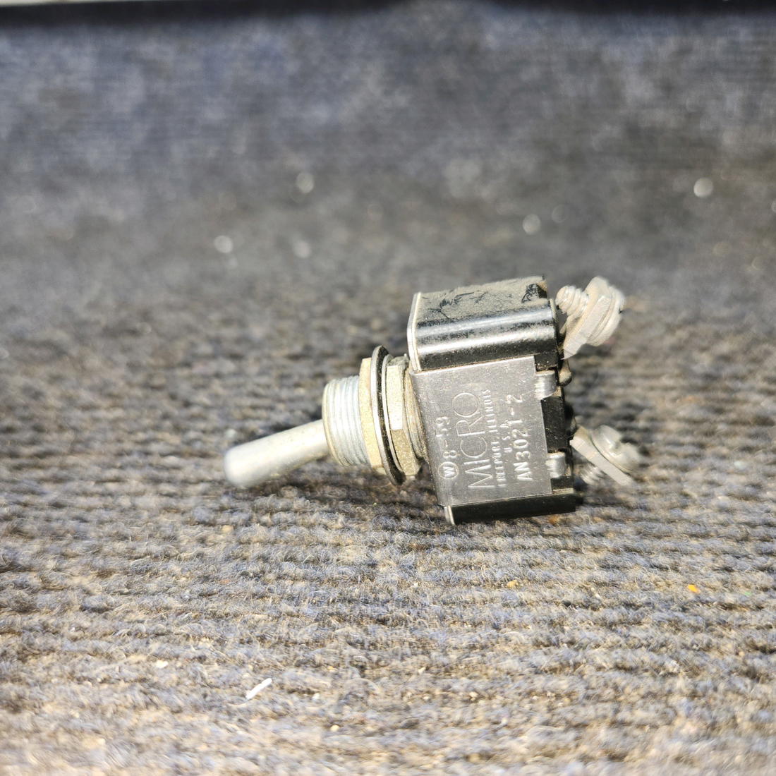 Used aircraft parts for sale, AN3021-2 Beechcraft 35-33 Single Pole Toggle Switch
