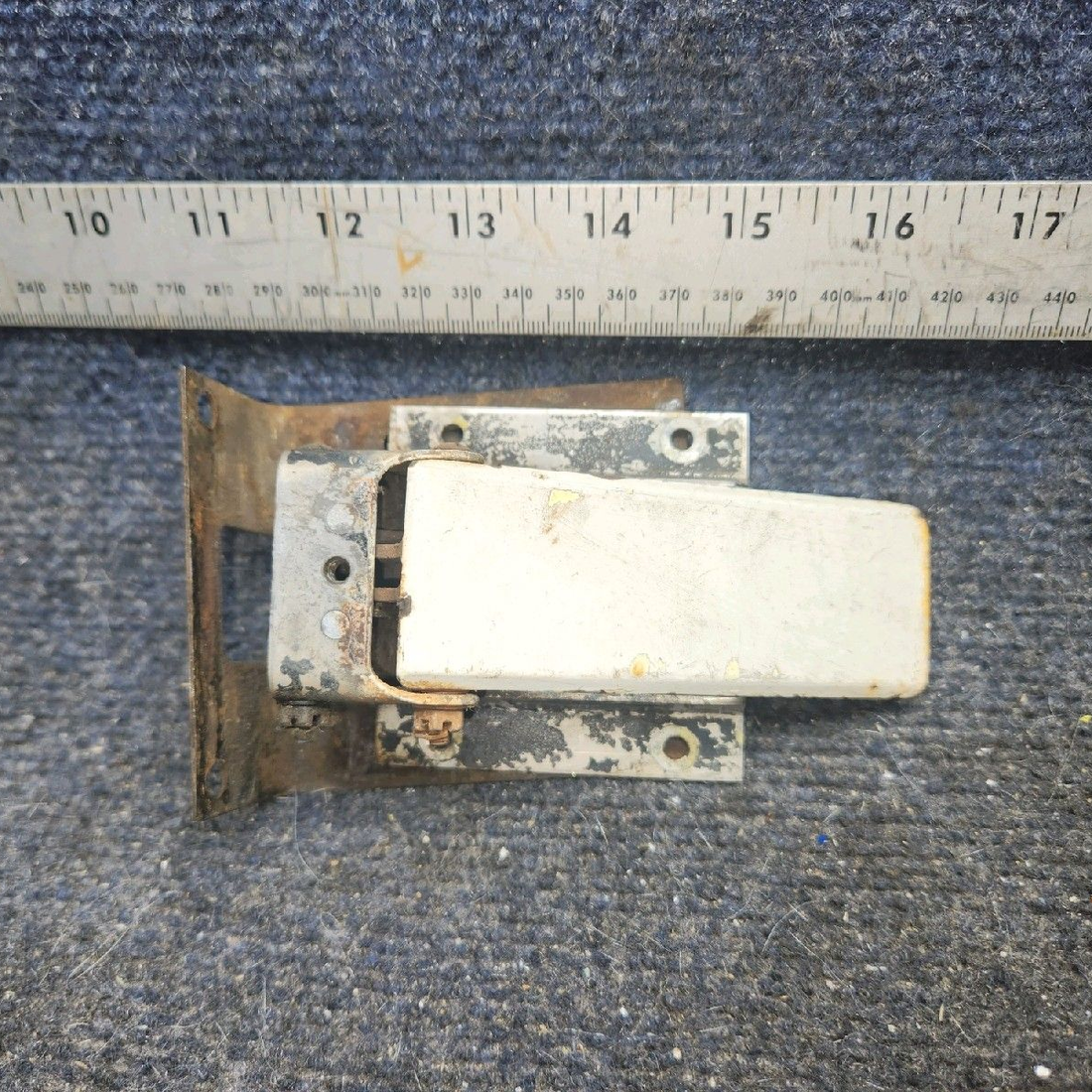 Used aircraft parts for sale, 79515-007, 79515-035, 79532-002 piper PA-28-181 Cabin Door Latch