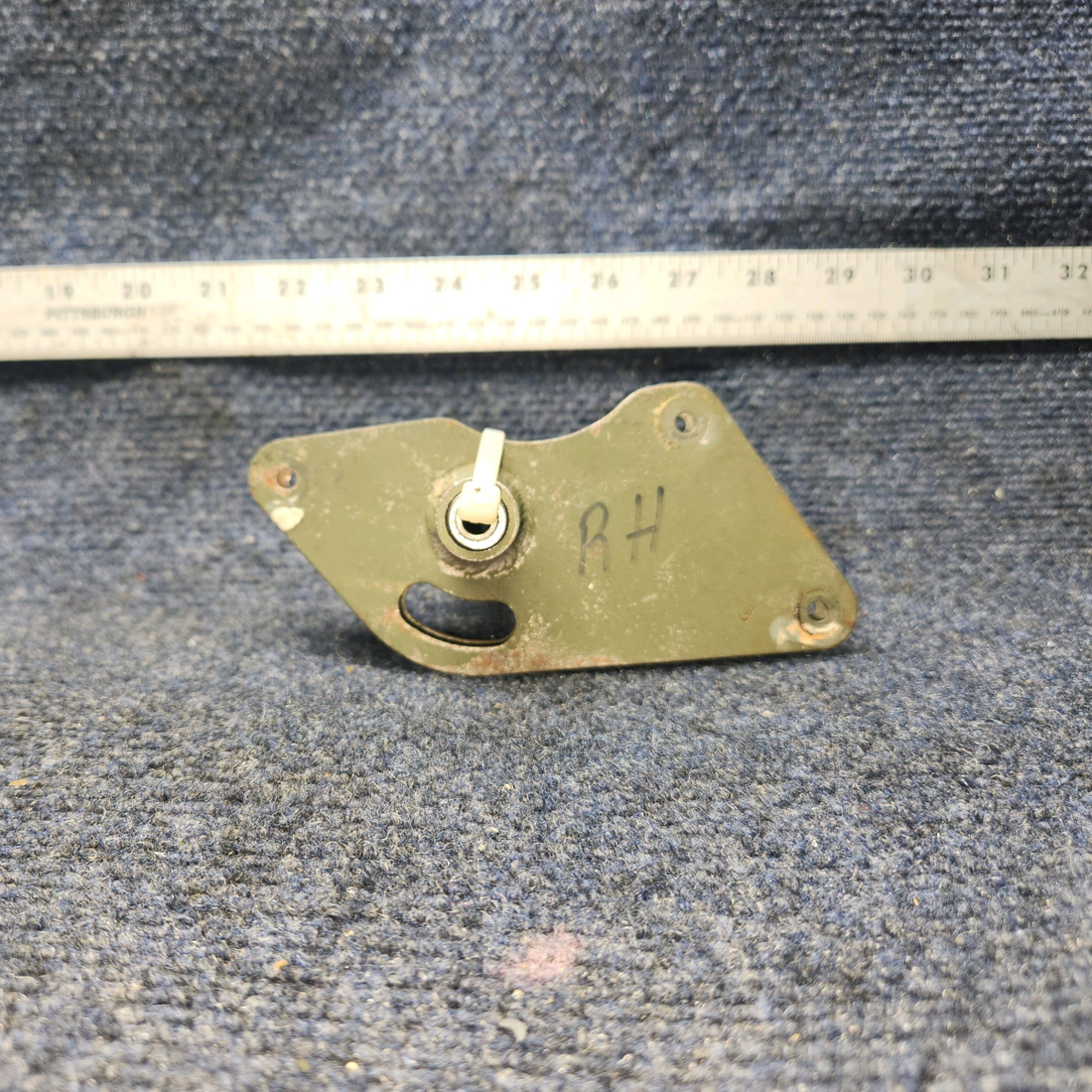 Used aircraft parts for sale, 0523223-1 Cessna C-150J Aileron Bellcrank Assembly  RH