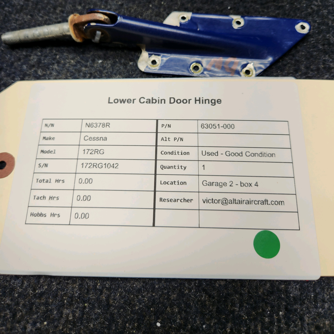 Used aircraft parts for sale, 63051-000 Cessna 172RG LOWER CABIN DOOR HINGE