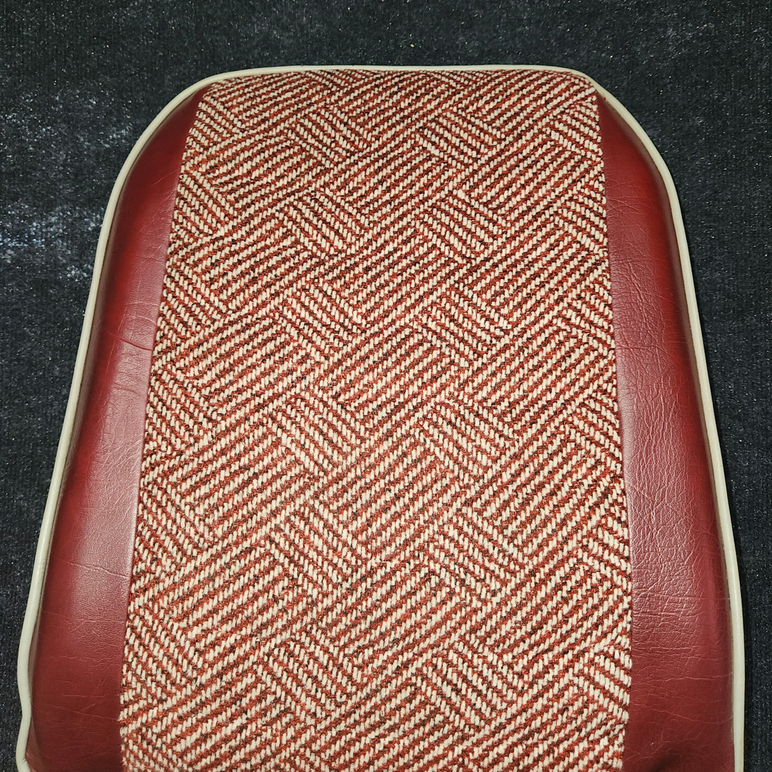 Used aircraft parts for sale, 65879-00 Piper PA28-140 Front Seat Assy LH / RH