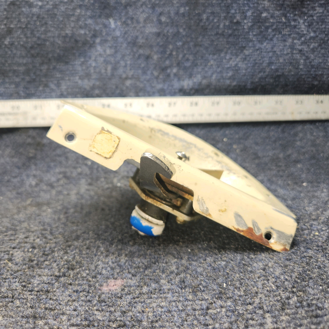 Used aircraft parts for sale, 63034-00 Piper PA28-140 Upper Door Auxiliary Latch