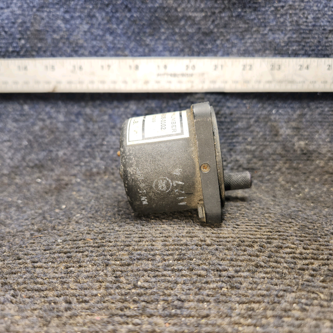 Used aircraft parts for sale, C664508-0102 cessna 150G Electric Clock – 14V