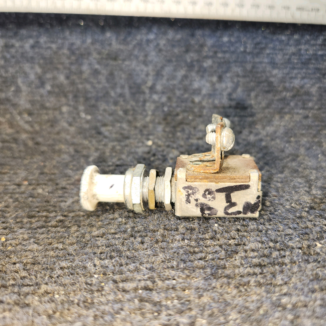 Used aircraft parts for sale, 0713026-4 Cessna 172F Push Pull Switch Assy - Price per Each