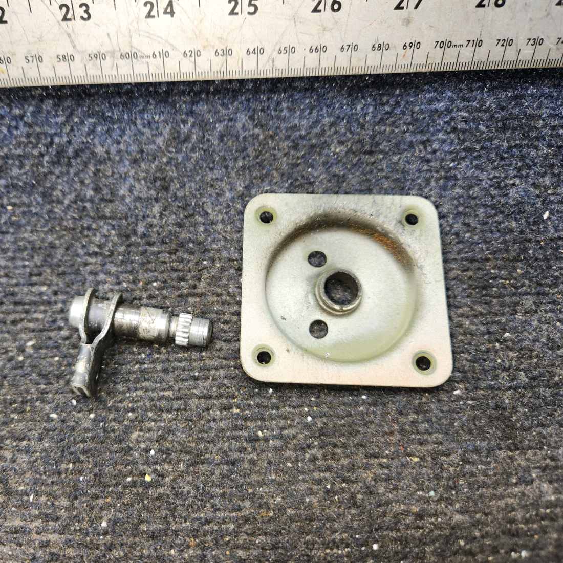 Used aircraft parts for sale, 0413195-3, 0511227-7 Cessna 172E Cabin Door Handle Plate Assembly with Shaft