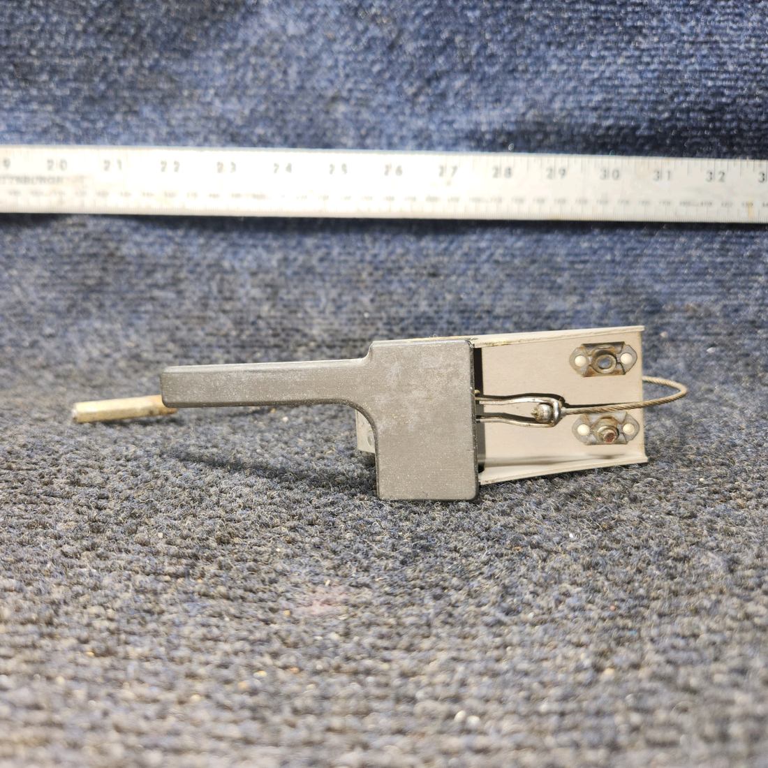Used aircraft parts for sale, H2532-15 Beechcraft C23 SUNDOWNER Interior Door Latch Assembly