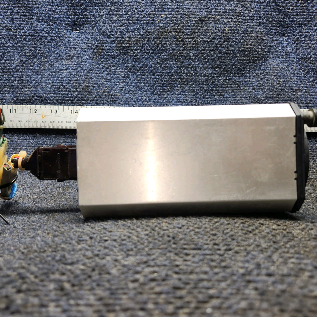 Used aircraft parts for sale, 066-3056-01 Bendix King KI-209 Piper PA28RT-201 VOR / LOC / Glideslope indicator With Connector