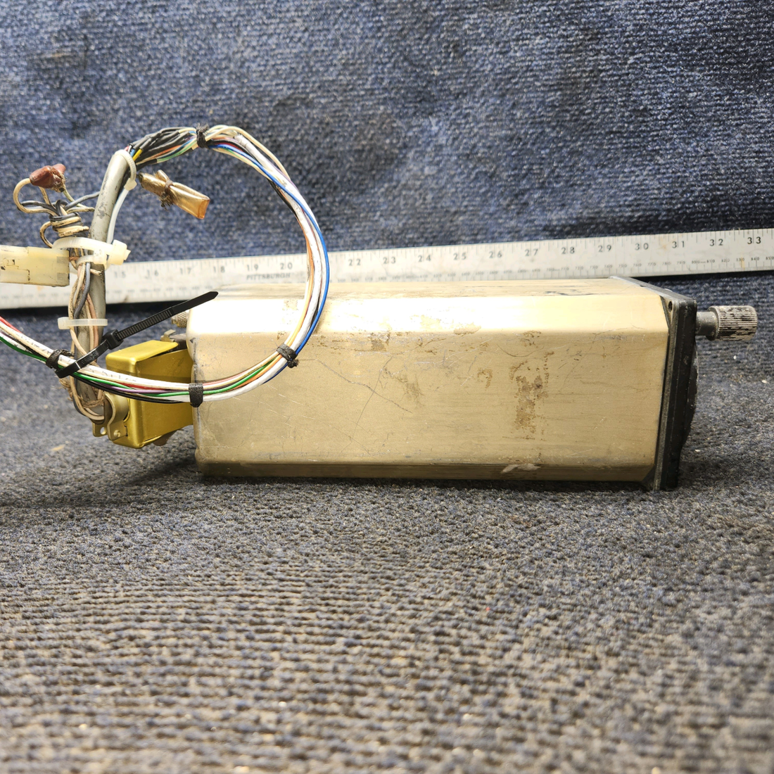 Used aircraft parts for sale, 066-3025-01 King KI-214 Cessna 172 Course Select Indicator with  connector