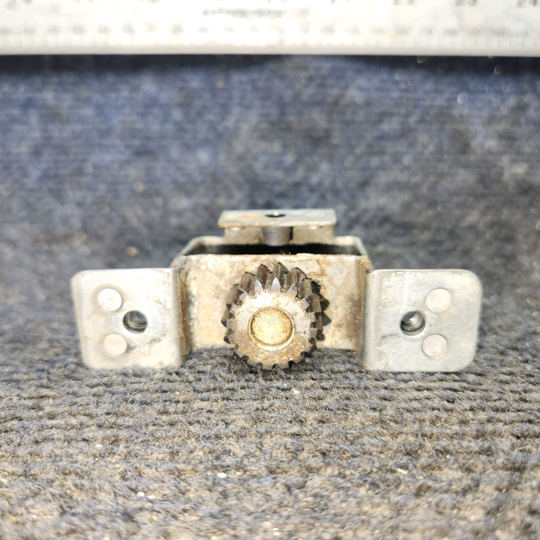 Used aircraft parts for sale, 0412066-1 cessna 150G Cabin Door Rotary Clutch Assembly