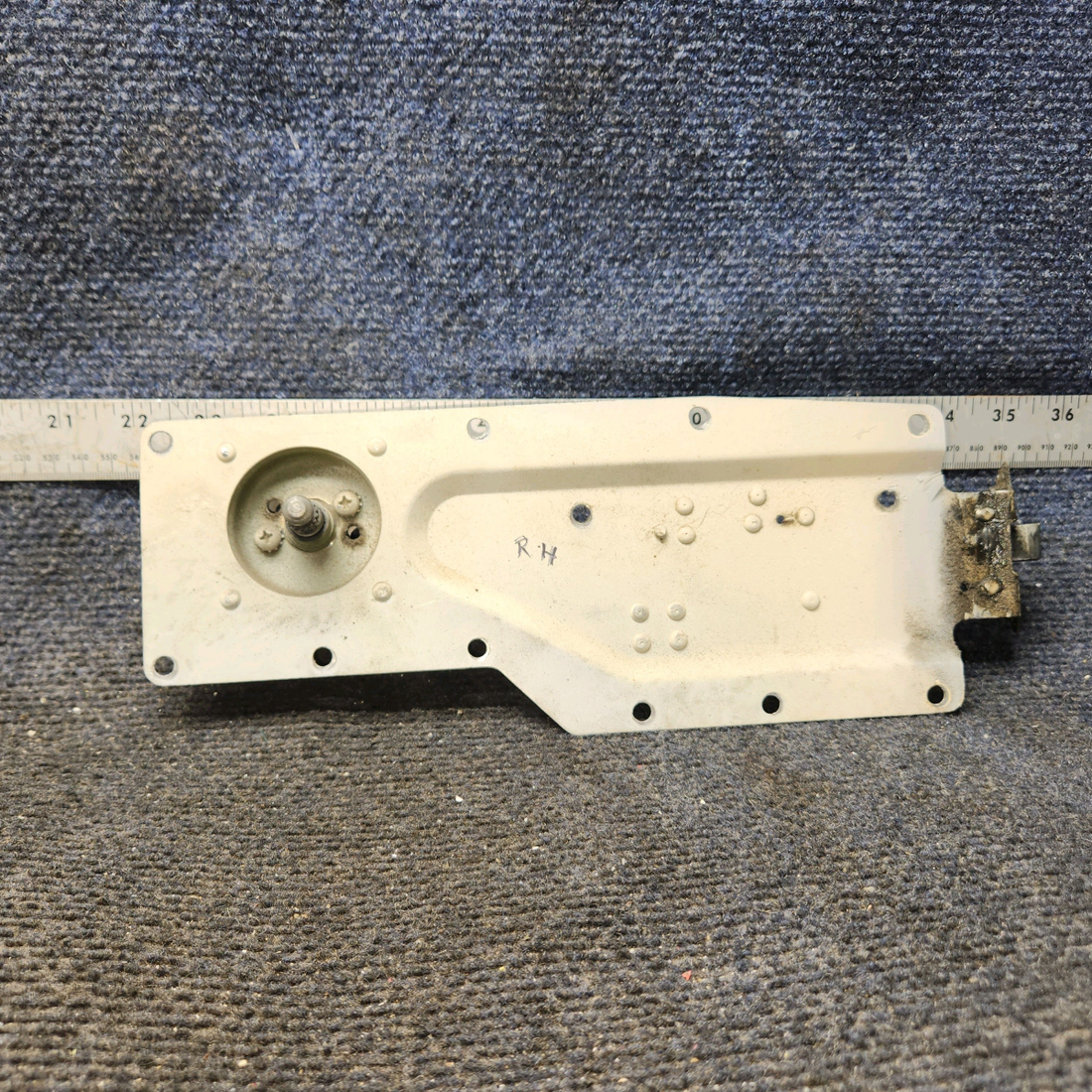 Used aircraft parts for sale, 0711061-5 Cessna 182G Cabin Door Latch Assembly RH
