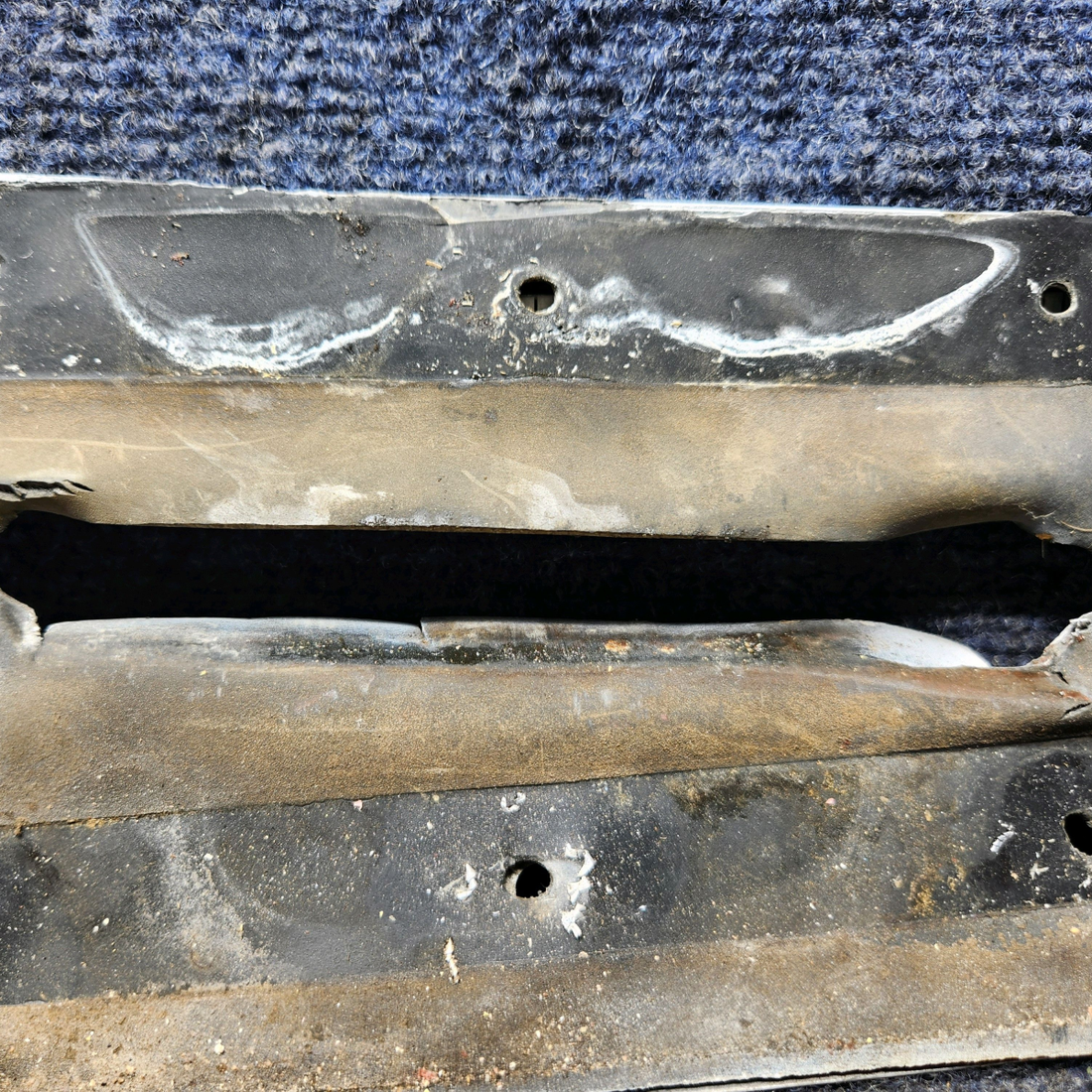 Used aircraft parts for sale, 0511071-4, 0511072-1 Cessna 172E Plate Landing Gear Fillet RH with Seal