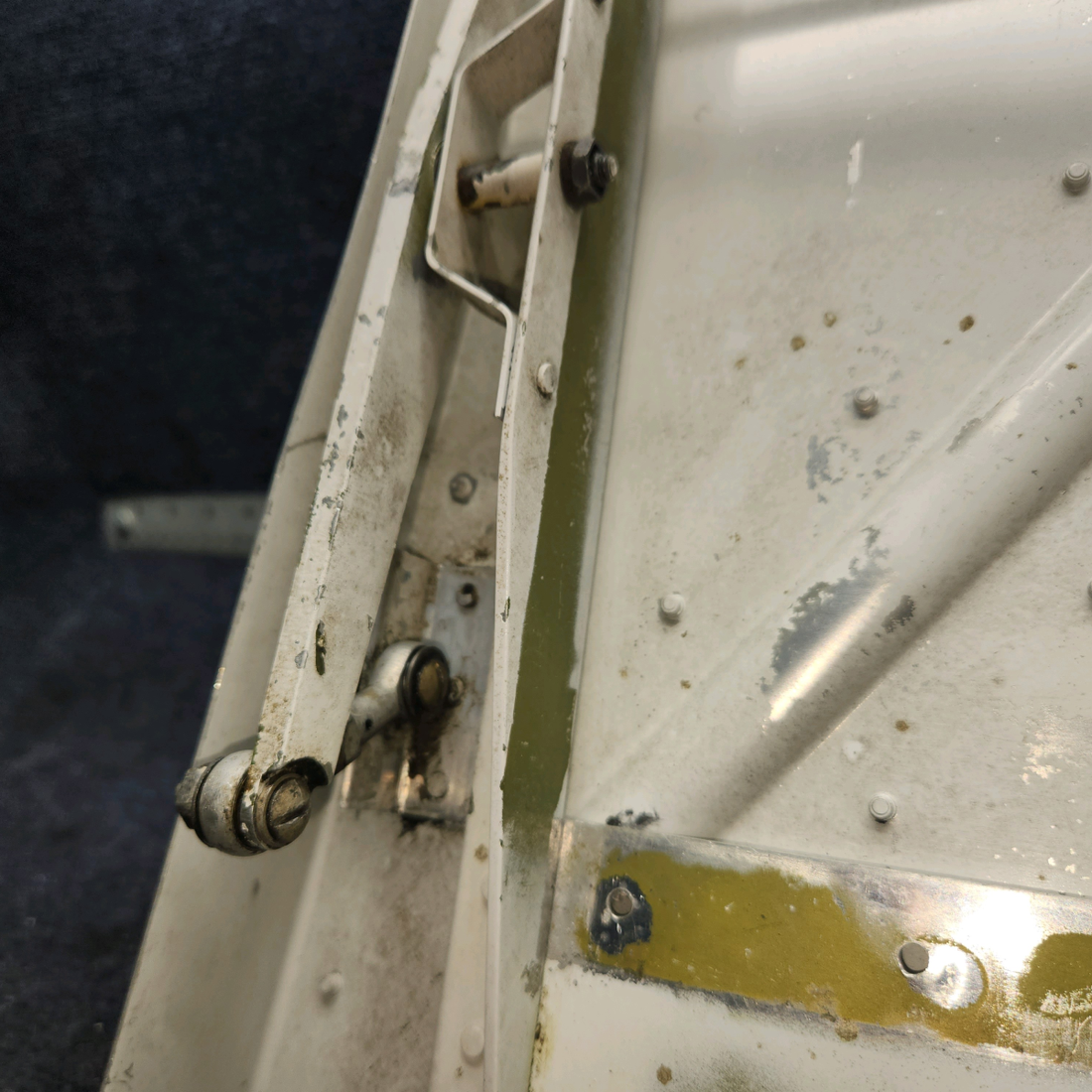 Used aircraft parts for sale, 99271-000 Piper PA32RT-300 A/C Louver Door Assembly