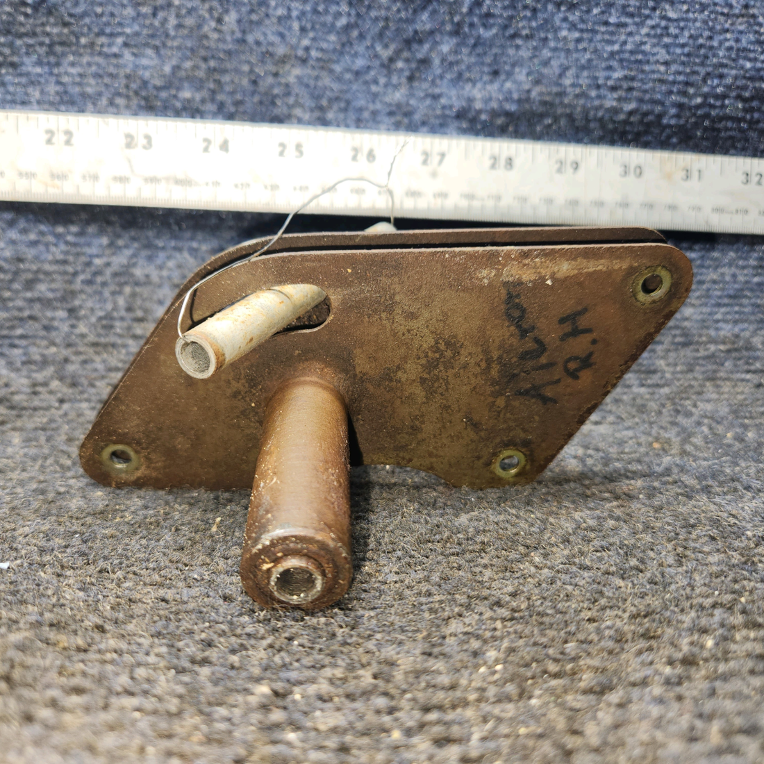 Used aircraft parts for sale, 0523223-1 Cessna 172F Aileron Bellcrank Assembly - RH