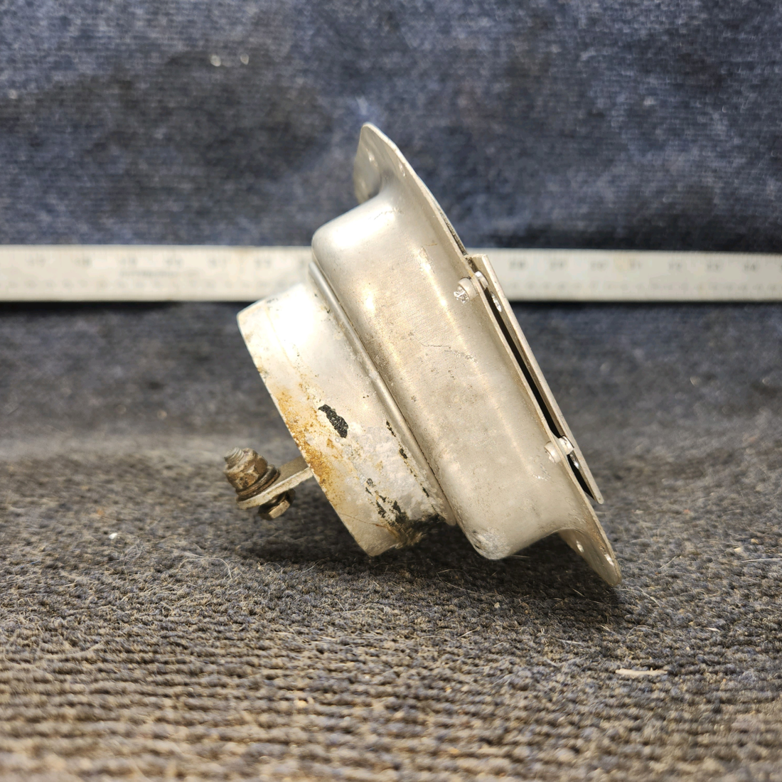 Used aircraft parts for sale, 0713135-2, 0713139-1 cessna 172N Outside Air Door Assembly