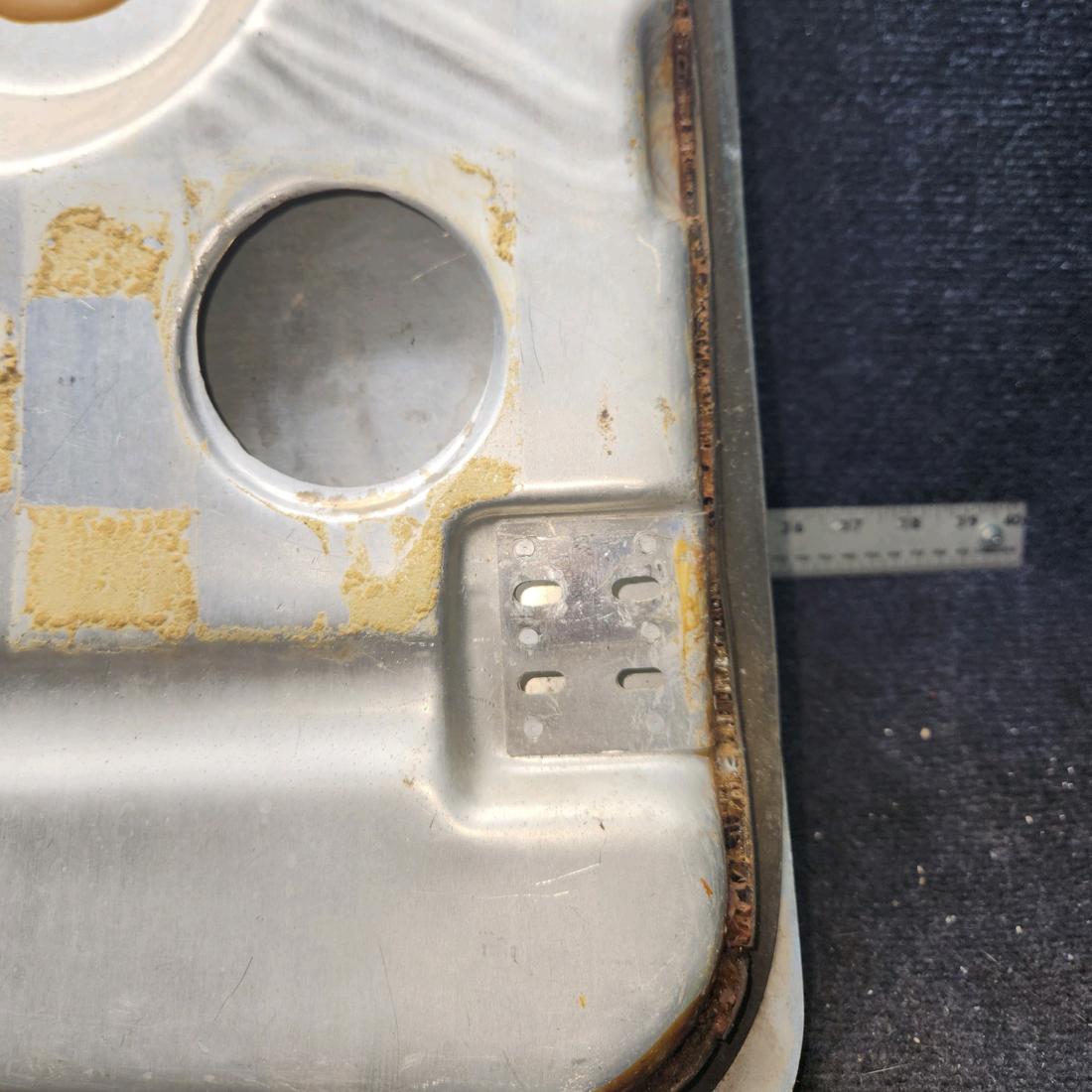 Used aircraft parts for sale, 0717000-19 cessna 172N Baggage Door Assembly