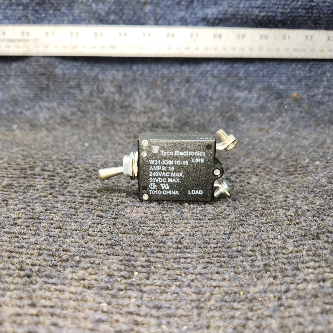 Used aircraft parts for sale, W31X2M1G15 Tyco Electronics W31 Series PIPER PA-24-250 Circuit  Breaker - 15 Amps