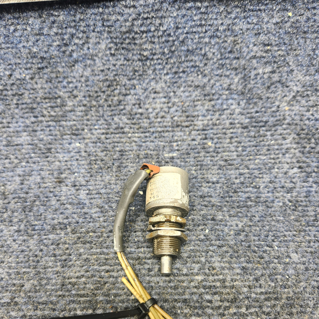Used aircraft parts for sale, 100-381006-1 Beechcraft F33A LANDING GEAR LIMIT SWITCH (14-28V)