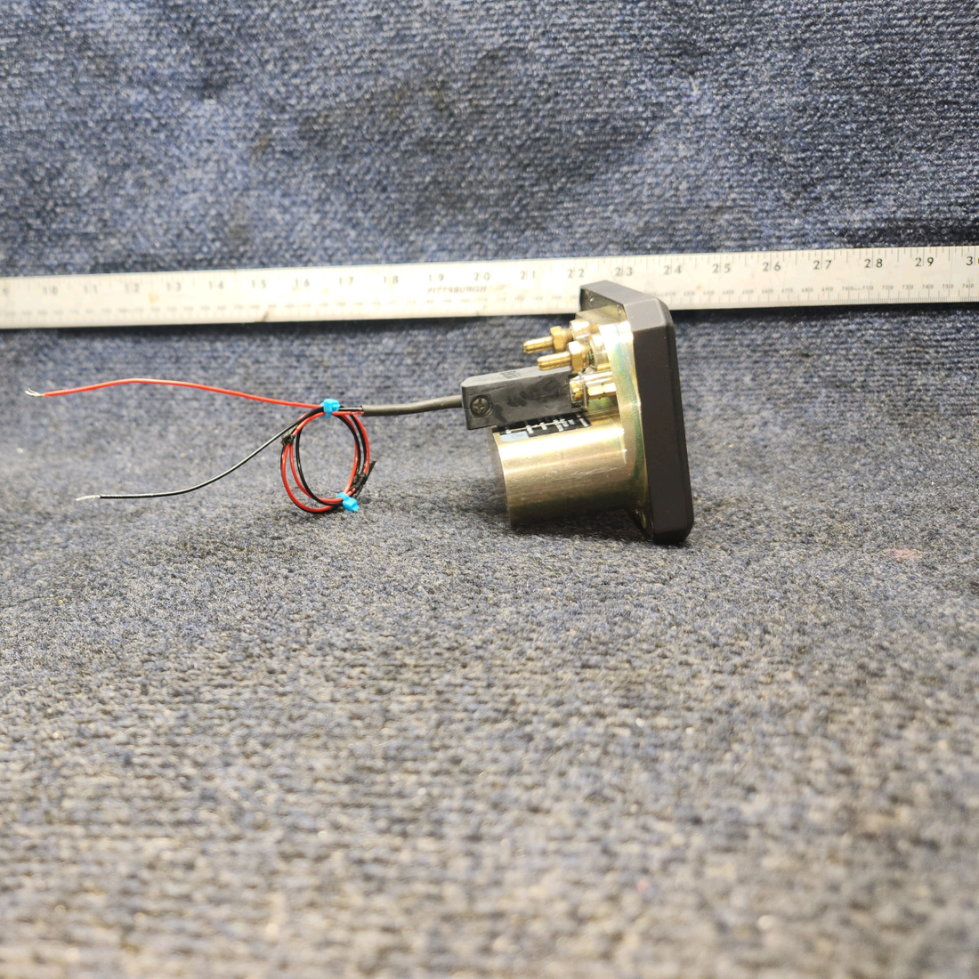 Used aircraft parts for sale, 306171-00 Sandia Aerospace SAI340 PIPER PA-24-250 Quattro Four In One Display Indicator (11-32V)