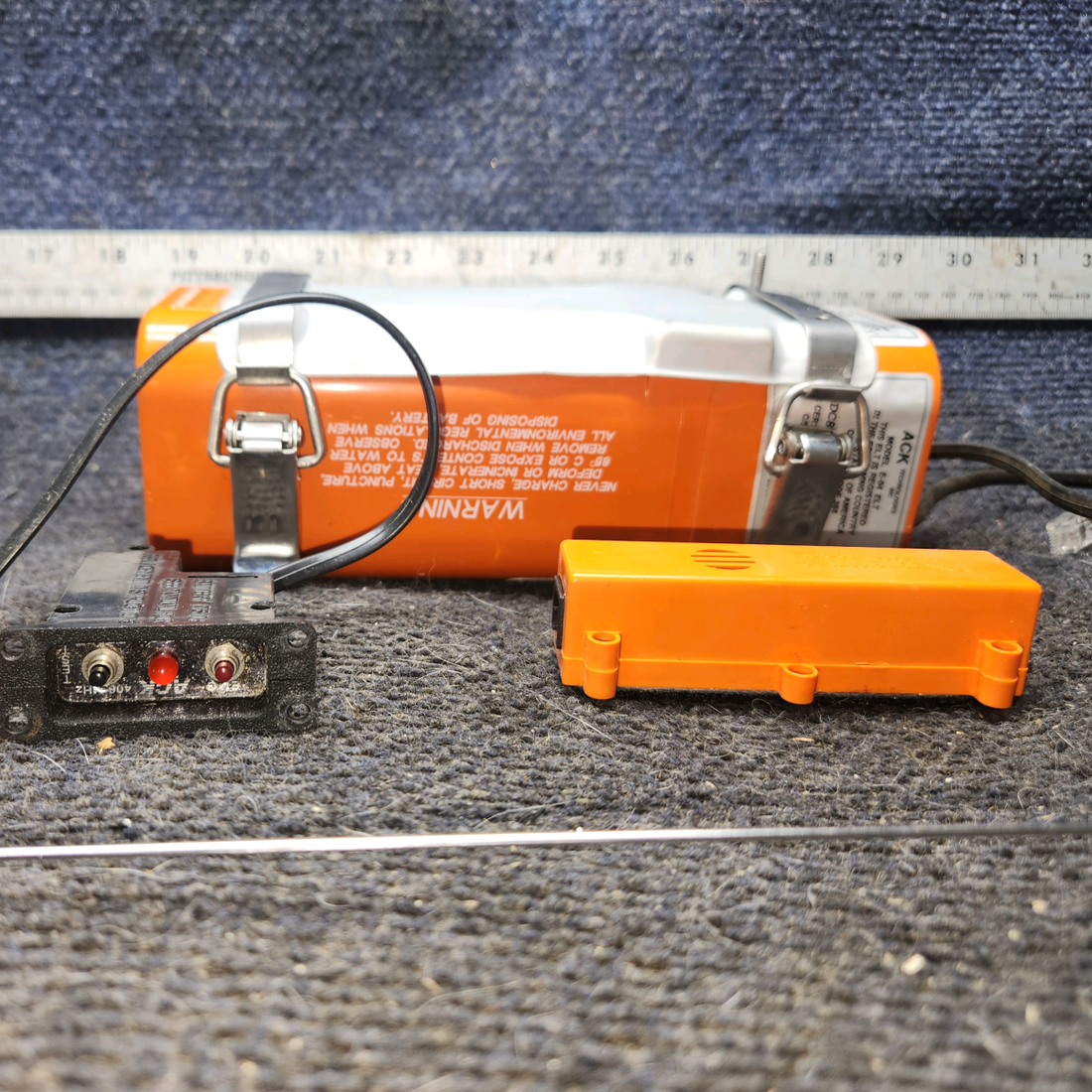 Used aircraft parts for sale, E-04 406 ELT cessna 172N Emergency Locator Transmitter 406 – Cracked Antenna