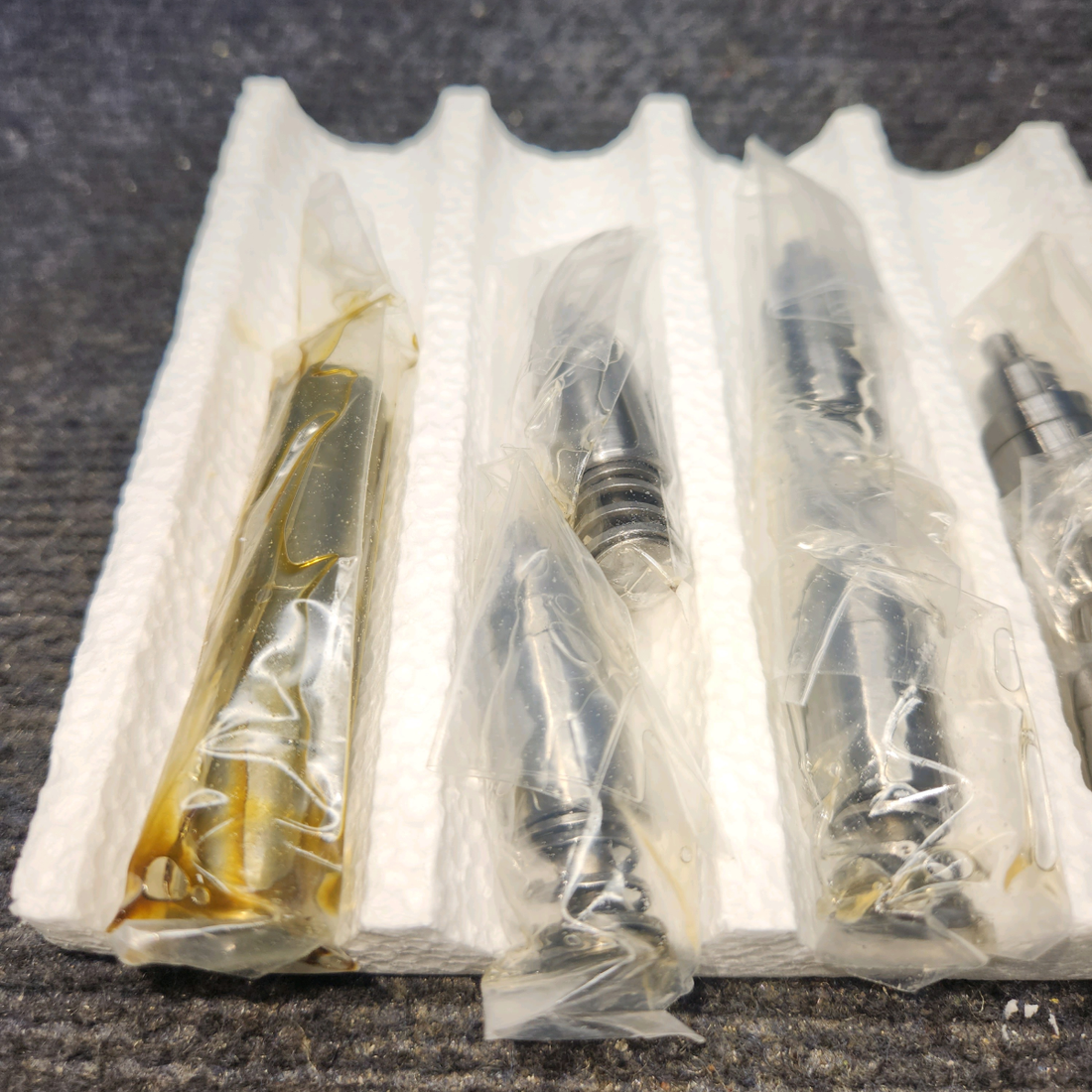 Used aircraft parts for sale, 78290 Lycoming O-320 Piper PA28-140 Hydraulic Plug Assy W/ Sockets Set of 8 with 8130-1