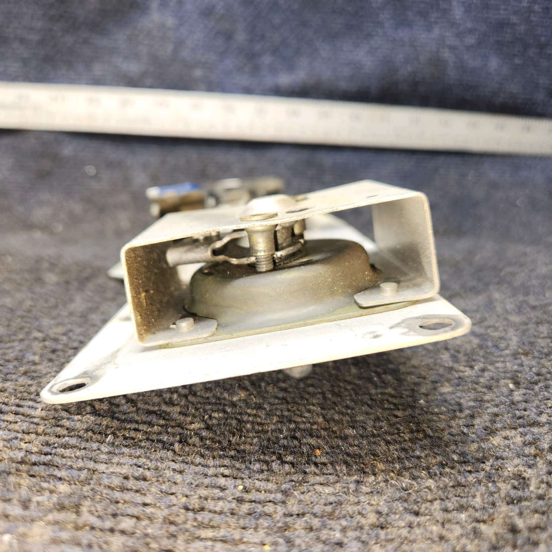Used aircraft parts for sale, 0711061-5 Cessna 182G Cabin Door Latch Assembly RH