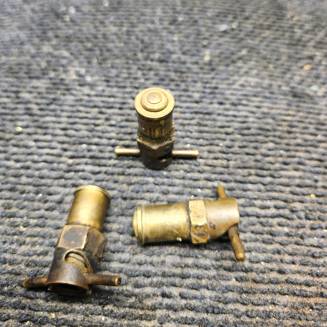 Used aircraft parts for sale, CCA-3400 Beechcraft 35-33 Fuel Drain Valve
