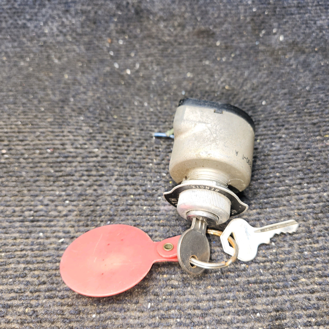 Used aircraft parts for sale, 10-357290-1 A Bendix Piper PA-28-140 Ignition Switch with Key
