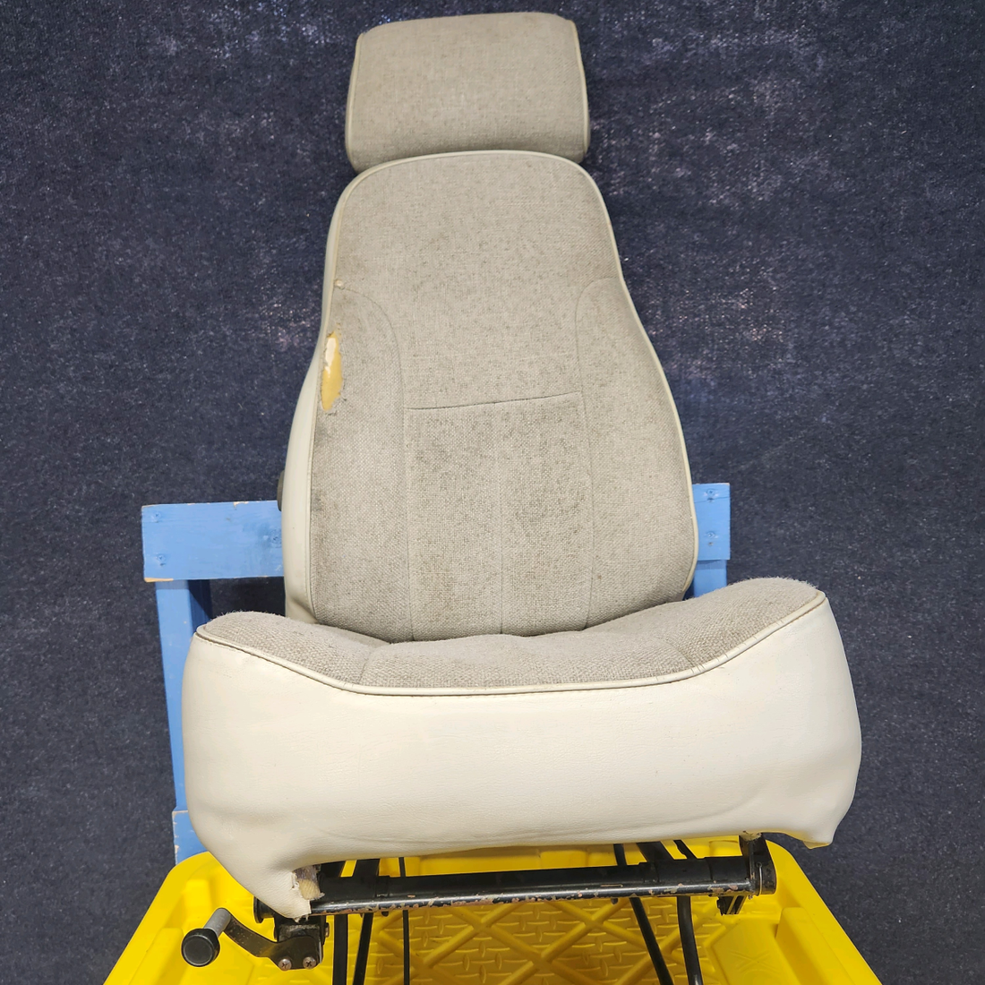 Used aircraft parts for sale, 89026-003 PIPER PA28-161 Warrior III SEAT ASSEMBLY RH-COPILOT   MECHANICAL GOOD CONDITIONS