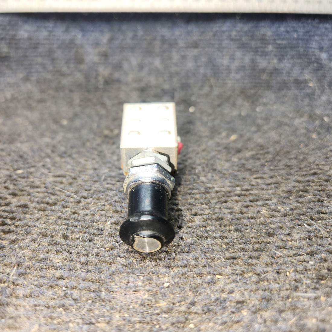 Used aircraft parts for sale, 0713026-4 cessna 172k Pitot Switch Knob Assembly