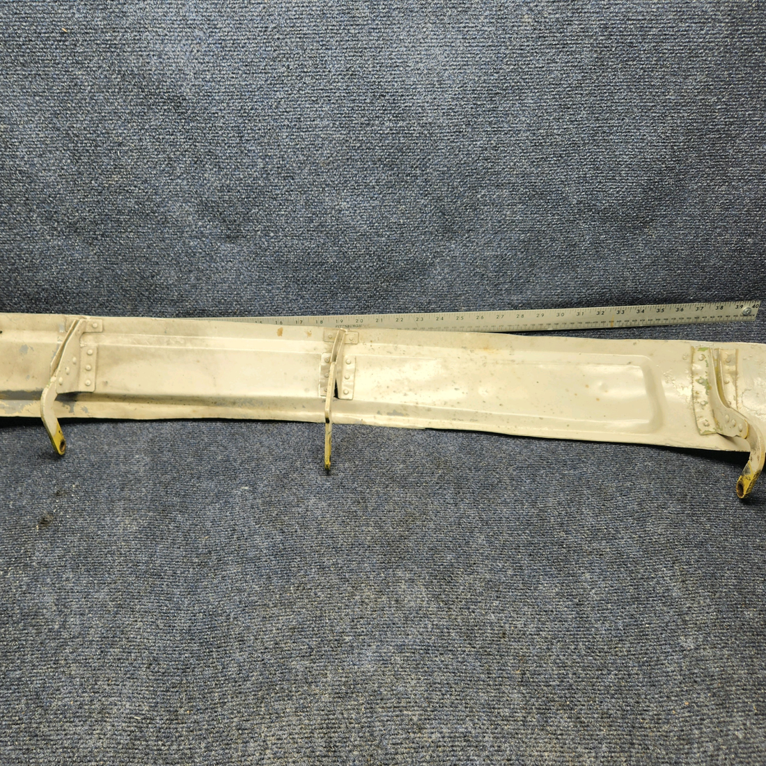 Used aircraft parts for sale, 2413083-2 CESSNA C172RG NOSE GEAR DOOR ASSEMBLY RH
