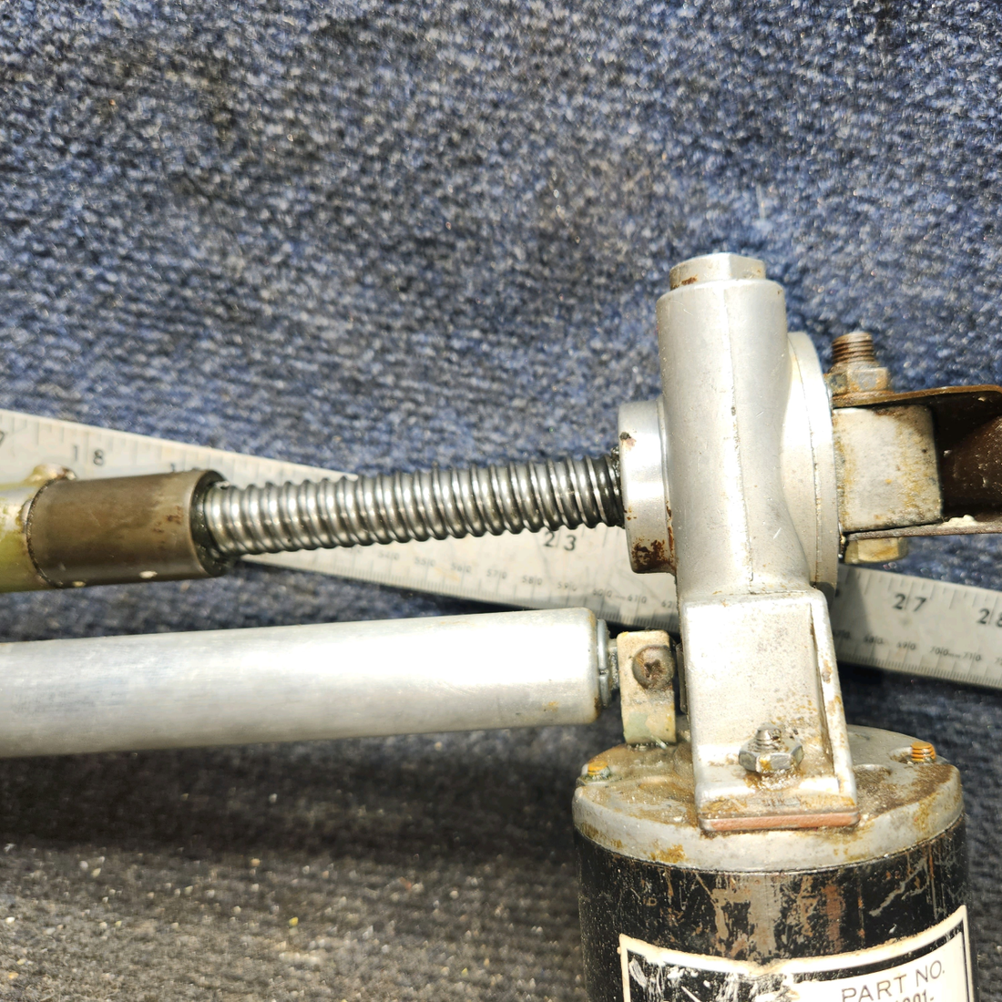 Used aircraft parts for sale, C301002-0301 cessna 150G Flap Actuator with Motor & Transmission