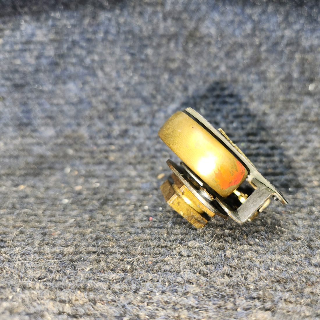 Used aircraft parts for sale, 1508300 Piper PA-23-150 Apache Oil Press Indicator