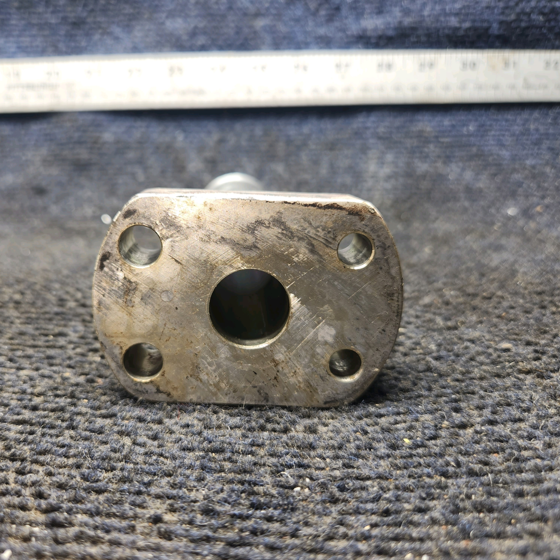 Used aircraft parts for sale, 0541124 cessna 150G Main Gear Axle